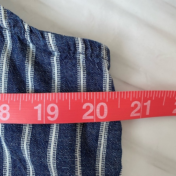 🎉5/$30 - cute light spring/summer tank - cute buttons on back! - Picture 5 of 6